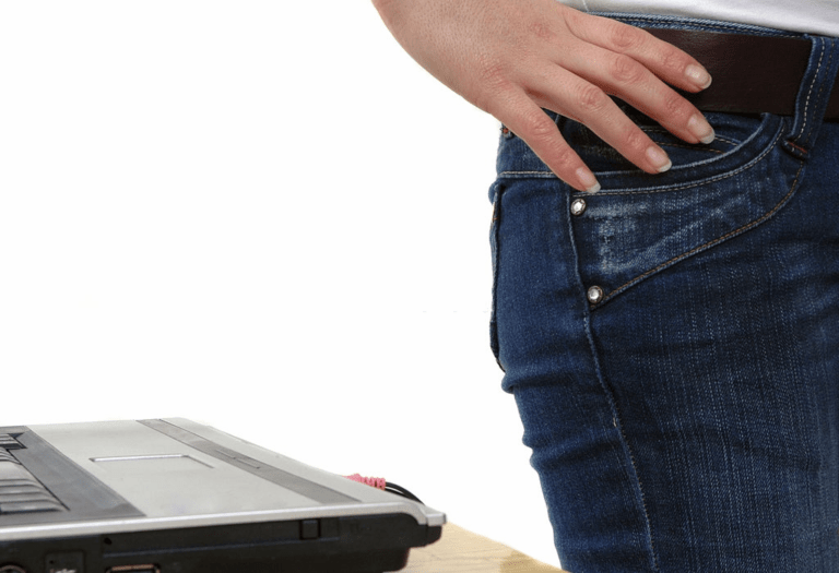 Reasons to Buy Designer Jeans Online Modern Woman All Over the World