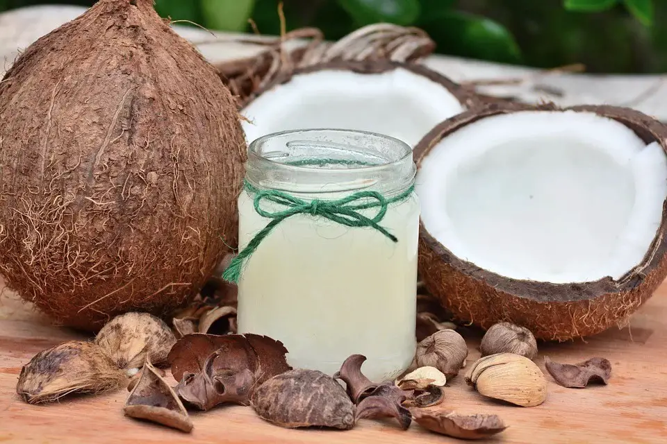 How-to-Make-Homemade-Hair-Mousse-with-Coconut-Oil-and-Avocado